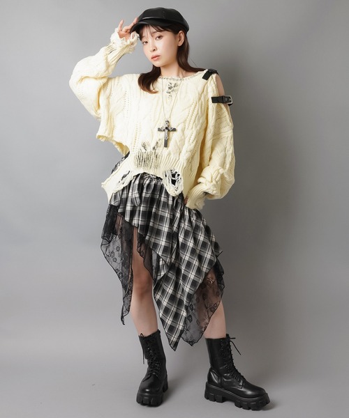 SPINNS（スピンズ）の「ベルトストラップが主役☆ダメージ加工ワンショルニット（ニット/セーター・レディース・ブラック/アイボリー/カーキ/ワイン・ONESIZE）」の12枚目の写真