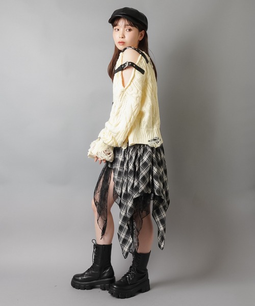 SPINNS（スピンズ）の「ベルトストラップが主役☆ダメージ加工ワンショルニット（ニット/セーター・レディース・ブラック/アイボリー/カーキ/ワイン・ONESIZE）」の13枚目の写真
