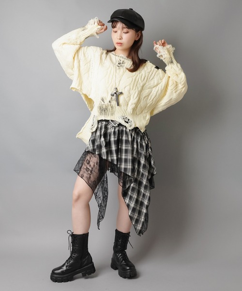 SPINNS（スピンズ）の「ベルトストラップが主役☆ダメージ加工ワンショルニット（ニット/セーター・レディース・ブラック/アイボリー/カーキ/ワイン・ONESIZE）」の16枚目の写真