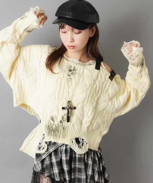 SPINNS（スピンズ）の「ベルトストラップが主役☆ダメージ加工ワンショルニット（ニット/セーター・レディース・ブラック/アイボリー/カーキ/ワイン・ONESIZE）」の10枚目の写真