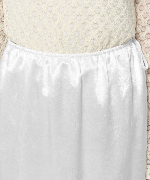 mysty woman（ミスティウーマン）の「ワッシャーサテンレーススカート 605411（スカート・レディース・オフホワイト/ブラック・FREE）」の9枚目の写真