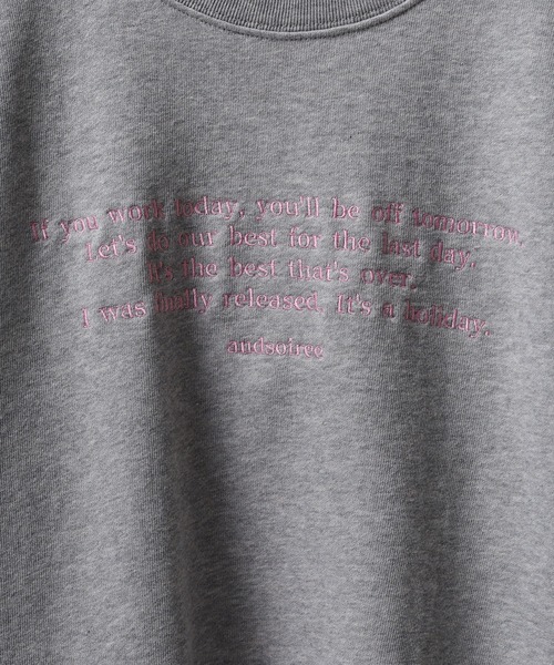 &soiree(アンドソワレ)の「&soiree メッセージ刺繍裏毛スウェットクルーネックプルオーバー(スウェット・メンズ・ベージュ/ネイビー・FREE)」の5枚目の写真