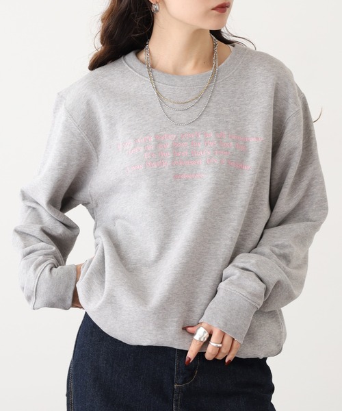 &soiree(アンドソワレ)の「&soiree メッセージ刺繍裏毛スウェットクルーネックプルオーバー(スウェット・メンズ・ベージュ/ネイビー・FREE)」の11枚目の写真