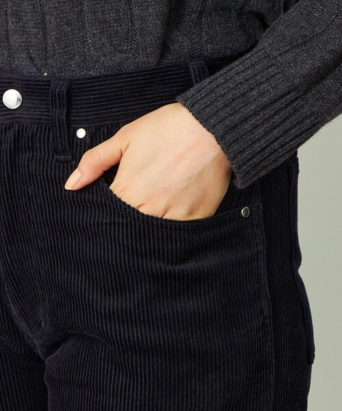 MACKINTOSH PHILOSOPHY(マッキントッシュ フィロソフィー)の「GREY LABEL コーデュロイフレアパンツ(その他パンツ・レディース・ブラック/ホワイト系その他/ダークネイビー・2/5)」の11枚目の写真