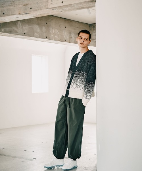 HEREIAM（ヘレイアム）の「【HEREIAM MEN】ユニセックス/グラデーションニットカーディガン（カーディガン/ボレロ・メンズ・ピンク/アイボリー・MEDIUM/LARGE）」の17枚目の写真