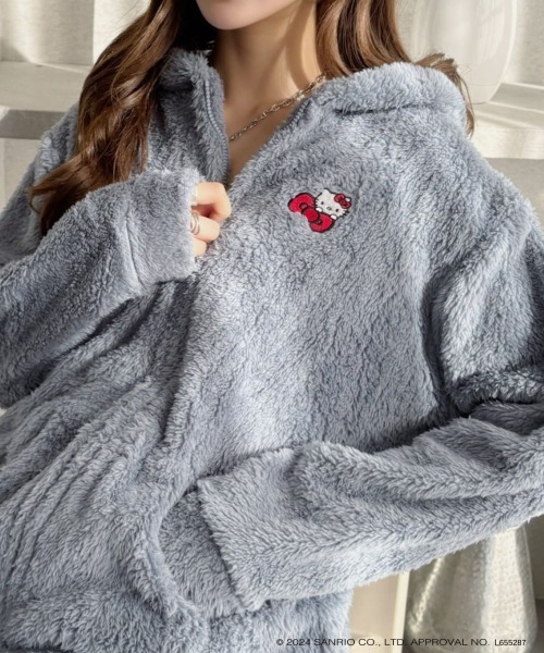 TREOVER（トレオーバー）の「≪HELLO KITTY≫猫耳フード付き ボアパーカー（パーカー・レディース・ブルー/オフホワイト/チャコール/ピンク・FREE）」の3枚目の写真