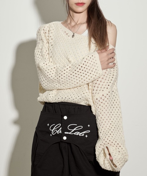 .KOM（ドットコム）の「『.KOM/ドットケーオーエム』オフショルクロシェニット&レイヤードインナー 2Pセット【GC】（ニット/セーター・レディース・ベージュ/ブラック/ブラウン・FREE）」の3枚目の写真