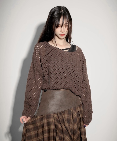 .KOM（ドットコム）の「『.KOM/ドットケーオーエム』オフショルクロシェニット&レイヤードインナー 2Pセット【GC】（ニット/セーター・レディース・ベージュ/ブラック/ブラウン・FREE）」の11枚目の写真