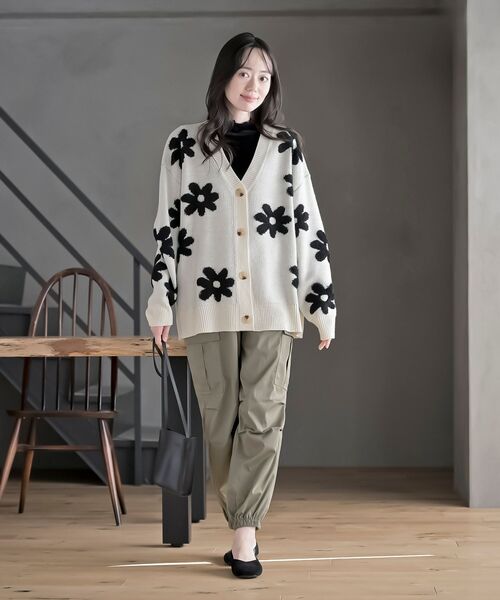 rps(アールピーエス)の「フラワージャガードニットカーディガン(カーディガン/ボレロ・レディース・レッド/グリーン/ブラック/アイボリー・フリー)」の5枚目の写真