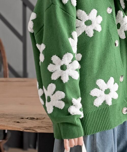 rps(アールピーエス)の「フラワージャガードニットカーディガン(カーディガン/ボレロ・レディース・レッド/グリーン/ブラック/アイボリー・フリー)」の19枚目の写真