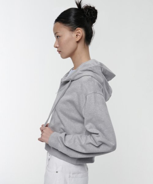 MUSINSA STANDARD WOMAN（ムシンサスタンダードウーマン）の「女性用クロップドフード付きスウェットジップアップ[ミディアムグレー]（パーカー・レディース・その他・MEDIUM/LARGE/X-SMALL/SMALL）」の3枚目の写真