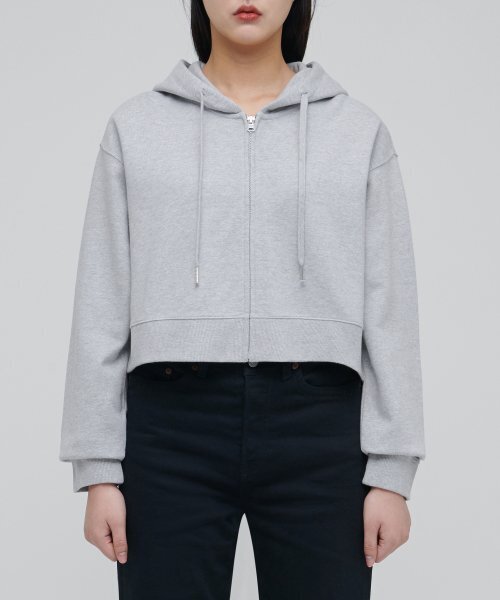 MUSINSA STANDARD WOMAN（ムシンサスタンダードウーマン）の「女性用クロップドフード付きスウェットジップアップ[ミディアムグレー]（パーカー・レディース・その他・MEDIUM/LARGE/X-SMALL/SMALL）」の4枚目の写真