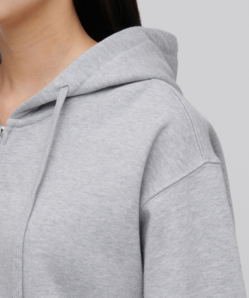 MUSINSA STANDARD WOMAN（ムシンサスタンダードウーマン）の「女性用クロップドフード付きスウェットジップアップ[ミディアムグレー]（パーカー・レディース・その他・MEDIUM/LARGE/X-SMALL/SMALL）」の8枚目の写真