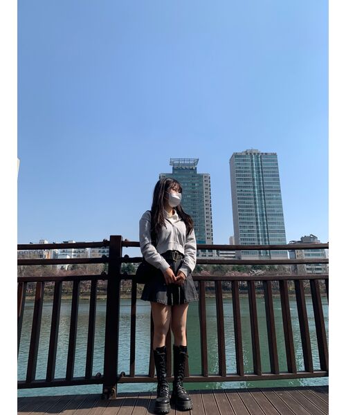 MUSINSA STANDARD WOMAN（ムシンサスタンダードウーマン）の「女性用クロップドフード付きスウェットジップアップ[ミディアムグレー]（パーカー・レディース・その他・MEDIUM/LARGE/X-SMALL/SMALL）」の16枚目の写真