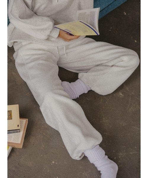 ELCHELE(エルチェレ)の「BOA FRENCHTERRY WIDE PANTS(スウェットパンツ・レディース・ホワイト/ネイビー・38/36)」の2枚目の写真