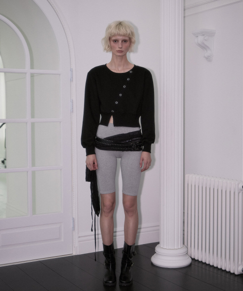 ROSEFRANTZ（ロゼフランツ）の「Eyelet Slit Sweatshirt [Black]（スウェット・レディース・ブラック・OS）」の2枚目の写真