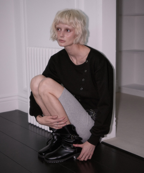 ROSEFRANTZ（ロゼフランツ）の「Eyelet Slit Sweatshirt [Black]（スウェット・レディース・ブラック・OS）」の6枚目の写真