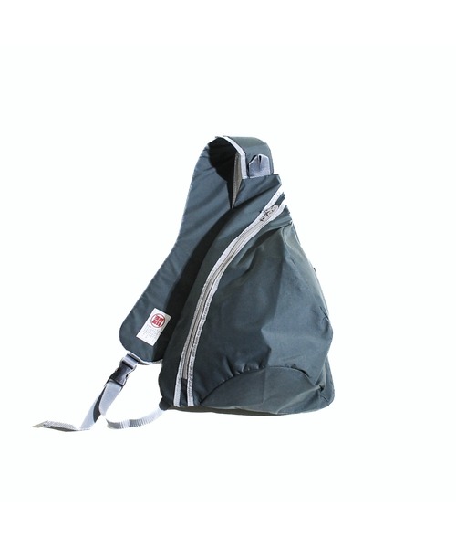 yorozu（ヨロズ）の「yorozu ARMS SASH SHOULDER ARCHIVE EDITION (111Y120)（ショルダーバッグ・メンズ・グレー系その他/ブラック・FREE）」の2枚目の写真