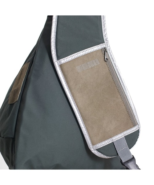 yorozu（ヨロズ）の「yorozu ARMS SASH SHOULDER ARCHIVE EDITION (111Y120)（ショルダーバッグ・メンズ・グレー系その他/ブラック・FREE）」の14枚目の写真