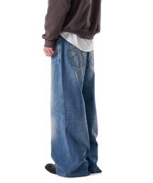 IUGAMAKARAS（イウガマカラス）の「Needlework Denim Pants (Blue)（デニムパンツ）」