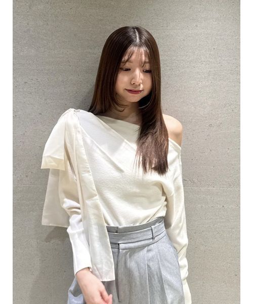 SNIDEL(スナイデル)の「リボンショルダーニットトップス(ニット/セーター・レディース・グレー/アイボリー/ライム・F)」の5枚目の写真