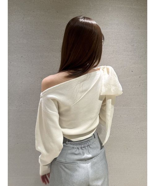 SNIDEL(スナイデル)の「リボンショルダーニットトップス(ニット/セーター・レディース・グレー/アイボリー/ライム・F)」の6枚目の写真