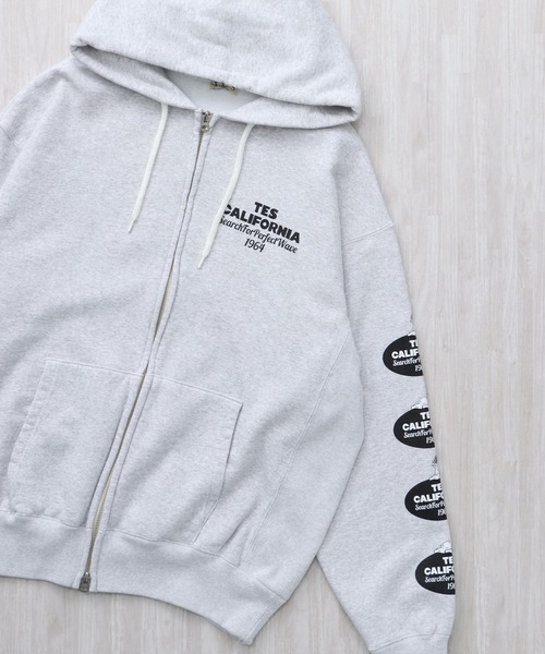 The Endless Summer（エンドレスサマー）の「TES OVAL LOGO SWEAT ZIP PARKA / スウェットパーカー（パーカー・メンズ・ネイビー/グレー/ブラック・X-LARGE/LARGE/MEDIUM/SMALL）」の2枚目の写真