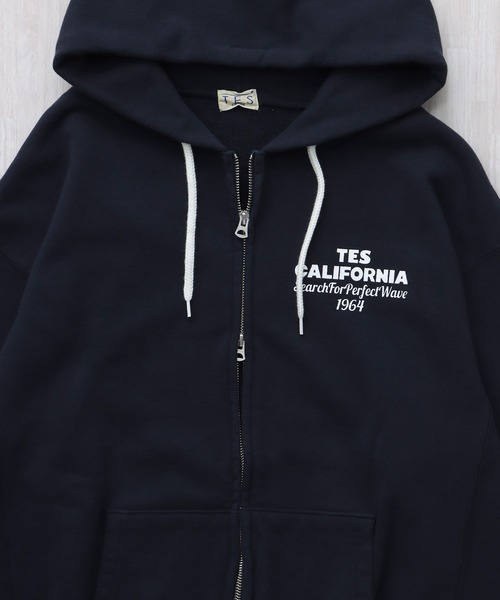 The Endless Summer（エンドレスサマー）の「TES OVAL LOGO SWEAT ZIP PARKA / スウェットパーカー（パーカー・メンズ・ネイビー/グレー/ブラック・X-LARGE/LARGE/MEDIUM/SMALL）」の15枚目の写真