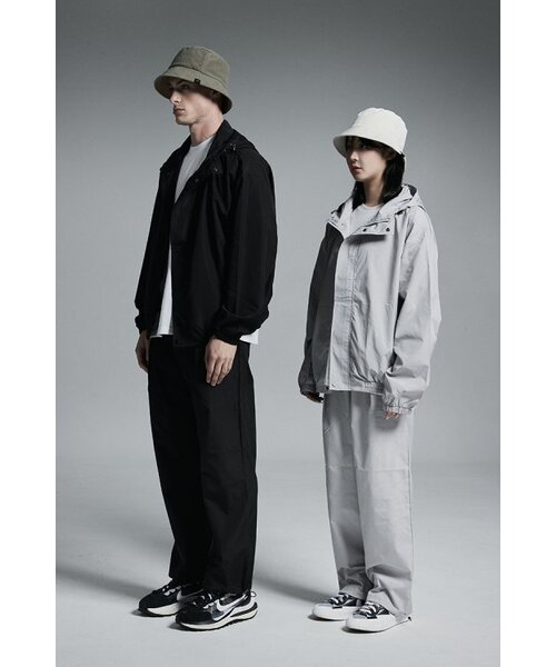 APOSTROPHE COMMA(アポストロフィコンマ)の「ナイロンウィンドブレーカー風防フードジップアップジャケット(グレー)(ナイロンジャケット・レディース・その他・MEDIUM/LARGE)」の3枚目の写真