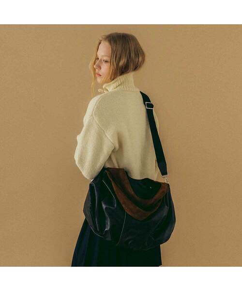 OMNIPOTENT（オムニポテント）の「Fleur Hobo Bag Set ( Oval Metal Keyring Included ) _5Colors（ショルダーバッグ・レディース・ブラック/ブラウン/グリーン/カーキブラウン/ベージュ・FREE）」の2枚目の写真