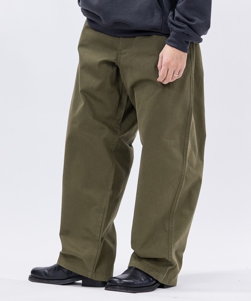 HANES（ヘインズ）の「【3】〔HANES/ヘインズ〕ワイドフィット ノータック チノパンツ（チノパンツ・メンズ・ブラック/カーキ/ベージュ・MEDIUM/LARGE/X-LARGE）」の21枚目の写真