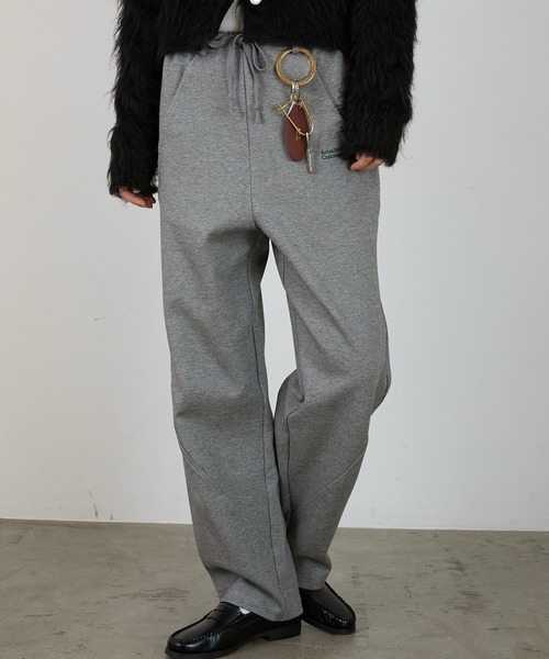 LA PEAU DE GEM(ラポドゥジェム)の「【LA PEAU DE GEM】actualized cutwork sweat pants/Actualizedカットワークスウェットパンツ(その他パンツ・レディース・ネイビー/グレー・1/2)」の2枚目の写真