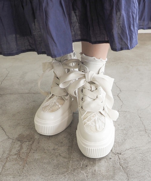 byあしながおじさん（バイアシナガオジサン）の「軽量｜厚底ハイカットスニーカー　8740229（スニーカー・レディース・ブラック/ピンクベージュ/オフホワイト・LL/L/M/S）」の2枚目の写真