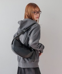 BAYFLOW | [500mlボトルも入る]ロングベルトハーフムーンショルダー(ショルダーバッグ)