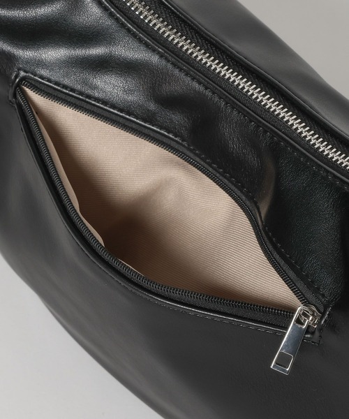 BAYFLOW（ベイフロー）の「[500mlボトルも入る]ロングベルトハーフムーンショルダー（ショルダーバッグ・レディース・アイボリー/ブラック・FREE）」の14枚目の写真