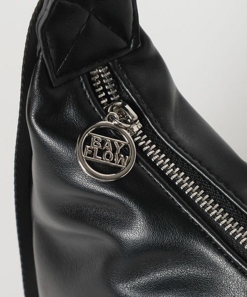 BAYFLOW（ベイフロー）の「[500mlボトルも入る]ロングベルトハーフムーンショルダー（ショルダーバッグ・レディース・アイボリー/ブラック・FREE）」の15枚目の写真