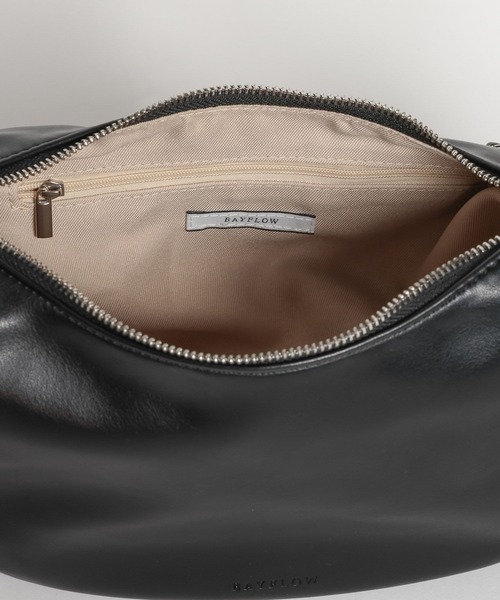 BAYFLOW（ベイフロー）の「[500mlボトルも入る]ロングベルトハーフムーンショルダー（ショルダーバッグ・レディース・アイボリー/ブラック・FREE）」の17枚目の写真