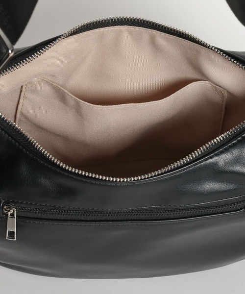 BAYFLOW（ベイフロー）の「[500mlボトルも入る]ロングベルトハーフムーンショルダー（ショルダーバッグ・レディース・アイボリー/ブラック・FREE）」の18枚目の写真