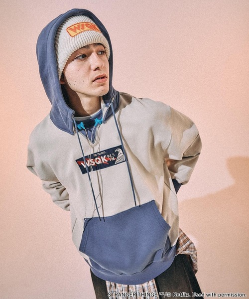 niko and...(ニコアンド)の「【STRANGER THINGS】コラボ配色パーカー(パーカー・メンズ・ネイビー/レッド・MEDIUM/LARGE)」の20枚目の写真