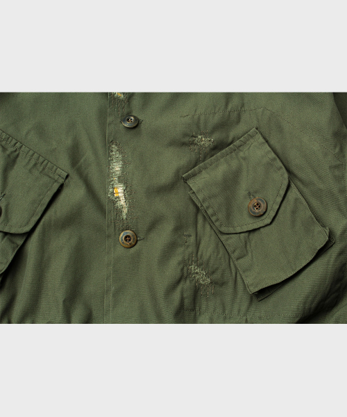 VDR（ブイディアール）の「DAMAGED FIELD JACKET [Military Camp]（ミリタリージャケット・メンズ・その他・M/L/XL）」の6枚目の写真