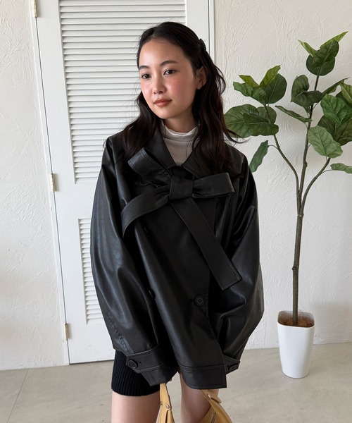 MUHET(ミュエータ)の「belted short trench jacket / ベルト付きショートトレンチジャケット(トレンチコート・レディース・ブラック/ブラウン系その他/ブラウン・SMALL/MEDIUM/LARGE)」の9枚目の写真