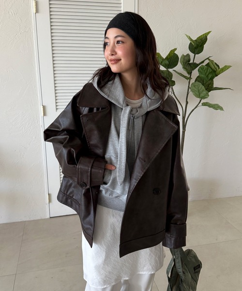 MUHET(ミュエータ)の「belted short trench jacket / ベルト付きショートトレンチジャケット(トレンチコート・レディース・ブラック/ブラウン系その他/ブラウン・SMALL/MEDIUM/LARGE)」の22枚目の写真