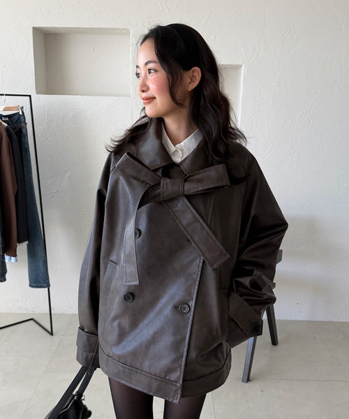 MUHET(ミュエータ)の「belted short trench jacket / ベルト付きショートトレンチジャケット(トレンチコート・レディース・ブラック/ブラウン系その他/ブラウン・SMALL/MEDIUM/LARGE)」の18枚目の写真