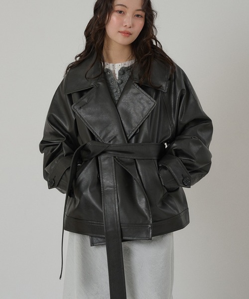 MUHET(ミュエータ)の「belted short trench jacket / ベルト付きショートトレンチジャケット(トレンチコート・レディース・ブラック/ブラウン系その他/ブラウン・SMALL/MEDIUM/LARGE)」の12枚目の写真