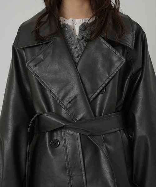 MUHET(ミュエータ)の「belted short trench jacket / ベルト付きショートトレンチジャケット(トレンチコート・レディース・ブラック/ブラウン系その他/ブラウン・SMALL/MEDIUM/LARGE)」の11枚目の写真