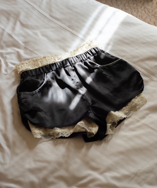 Carmelo(カーメロ)の「Layered Satin Short Pants / サテンレイヤード ショートパンツ(その他パンツ・レディース・ピンク/ブラック・FREE)」の10枚目の写真
