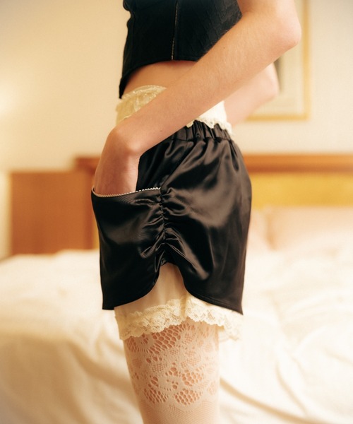 Carmelo(カーメロ)の「Layered Satin Short Pants / サテンレイヤード ショートパンツ(その他パンツ・レディース・ピンク/ブラック・FREE)」の15枚目の写真
