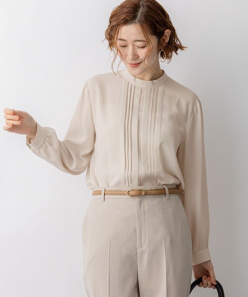 23区（ニジュウサンク）の「バックサテンアムンゼン フロントタックブラウス（シャツ/ブラウス・レディース・ホワイト系/ベージュ系/スカイブルー系・38/40）」の2枚目の写真