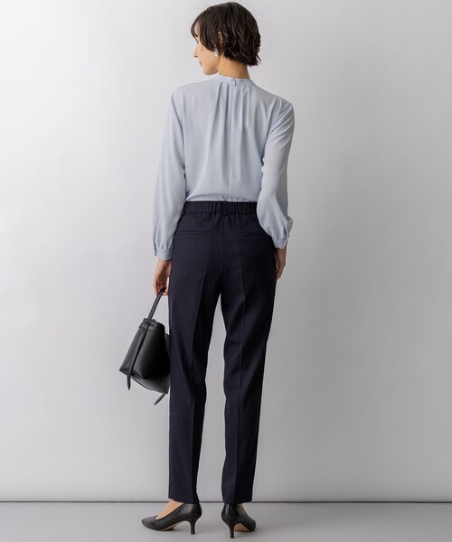 23区（ニジュウサンク）の「バックサテンアムンゼン フロントタックブラウス（シャツ/ブラウス・レディース・ホワイト系/ベージュ系/スカイブルー系・38/40）」の5枚目の写真