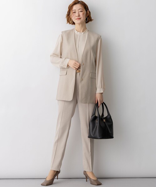 23区（ニジュウサンク）の「バックサテンアムンゼン フロントタックブラウス（シャツ/ブラウス・レディース・ホワイト系/ベージュ系/スカイブルー系・38/40）」の10枚目の写真